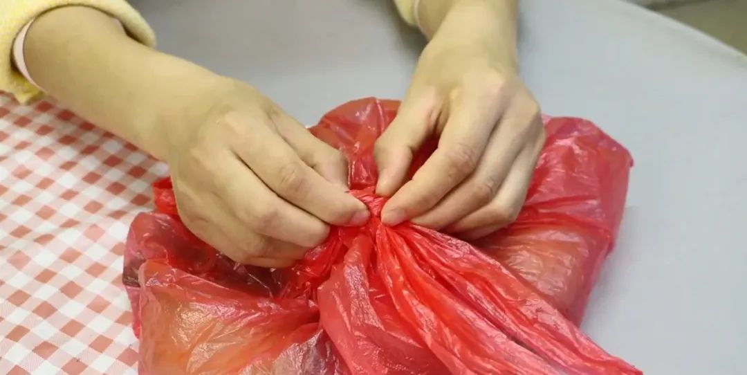 塑料袋打死结解不开,塑料袋死结怎么打没有痕迹