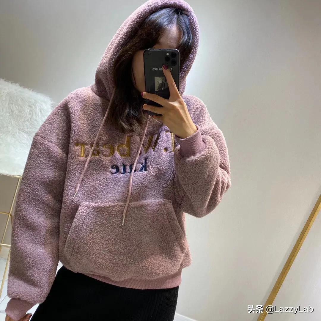 小熊teenieweenie绿色连帽羽绒服,品牌teenieweenie直播卫衣穿搭