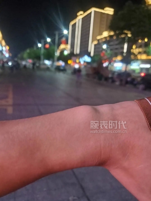 网友晒自己微信好友数量,网友晒1300手表