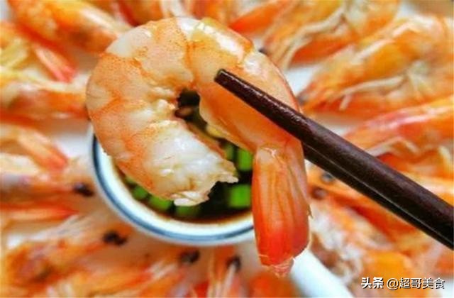 煮大虾时，用冷水煮还是用沸水煮？都不对，教你正确做法