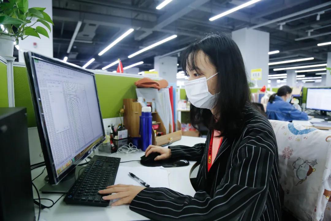 「我爱你，纳杰」“热爱是干劲的源泉，责任是坚持的动力！”