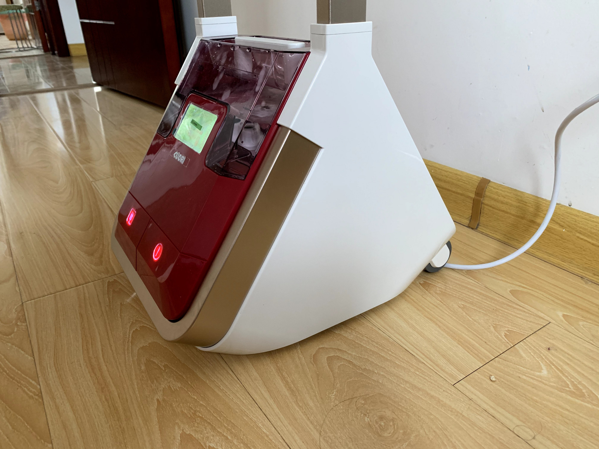 卓力挂烫机熨烫时流水,戴森蒸汽熨烫机