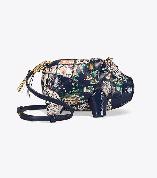 笑成佩奇，奢侈大牌被吐槽的中国风，遇到猪年竟然也可爱了起来