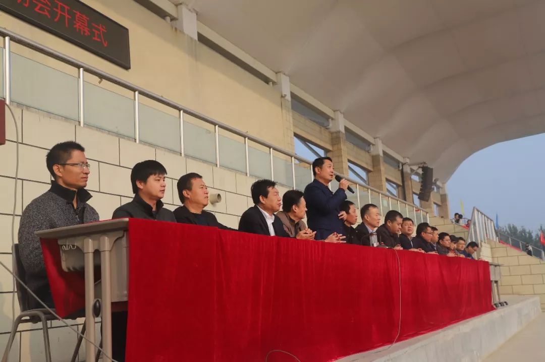 聊城一中运动会5000米,聊城一中运动会闭幕式班旗飞舞