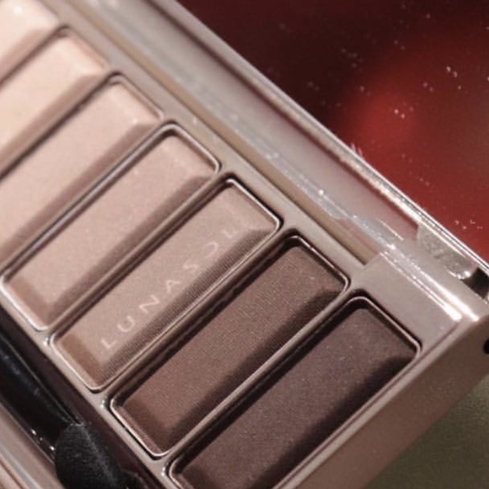 为什么挑不好眼影的女人，也挑不好男人？