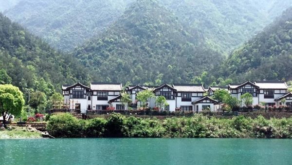 杭州桐庐宜居养生园一线临水，中式合院适合养老度假，产权40年
