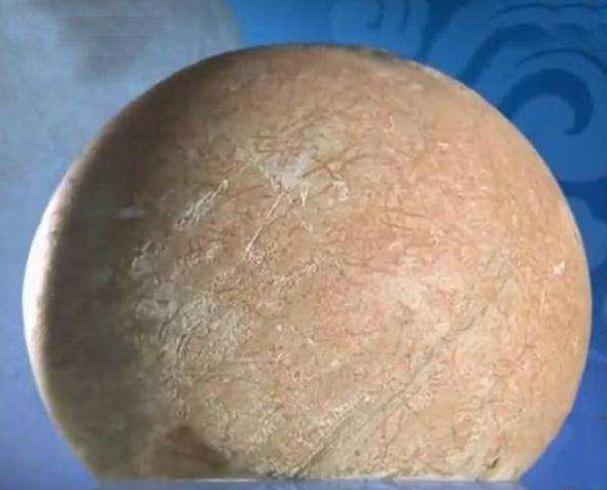 戴夜明珠鉴宝视频,大姐带块石头鉴宝说是夜明珠