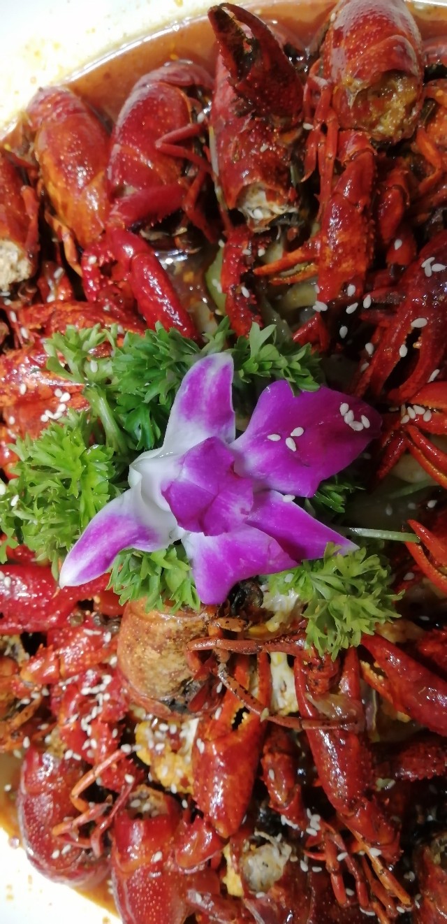 和田“夜生活”，“我的虾享餐厅”食美店雅，俊男靓女慕名而来