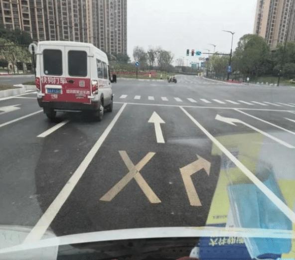 “女同事喊我去她家喝酒，才喝一瓶就直接晕倒？”哈哈兄弟展示吧