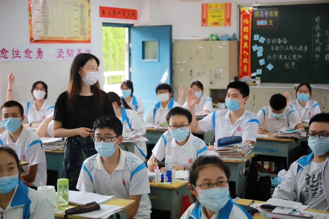 十堰市民感人视频,十堰市东风高中视频