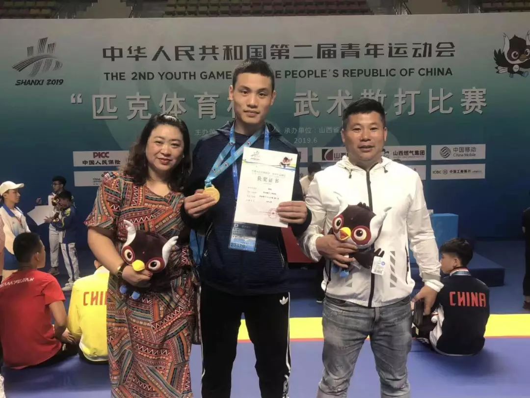 17岁拿下全国青运会散打武状元！灌南00后小伙周旭了不起