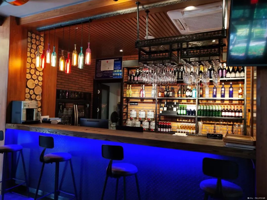 酒吧、超市展览馆这么Fashion的青城驿站，你还认为这只是厕所吗