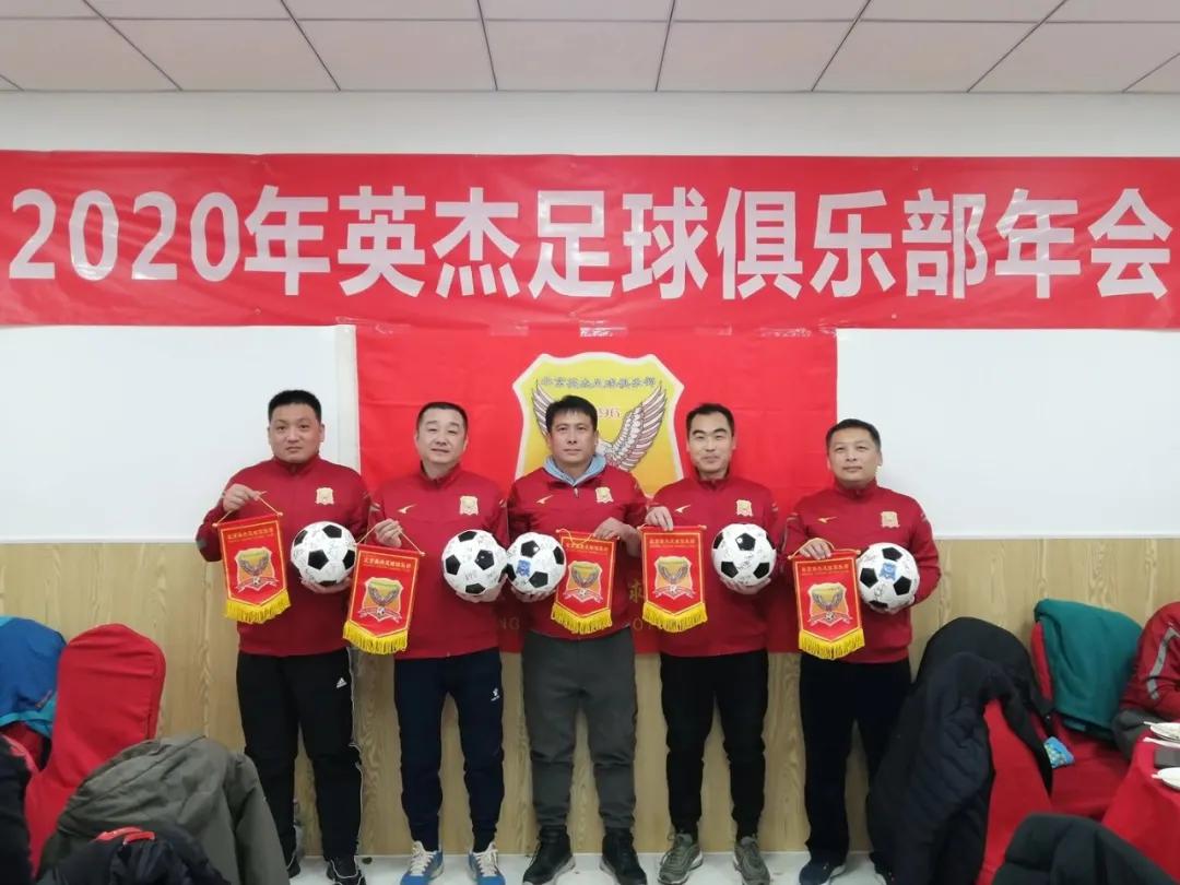 草根球员故事,足球老将的故事简介