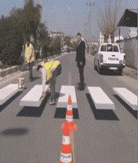 今天过来按脚，恰巧碰见了前女友，我该怎么化解尴尬呢？哈哈哈