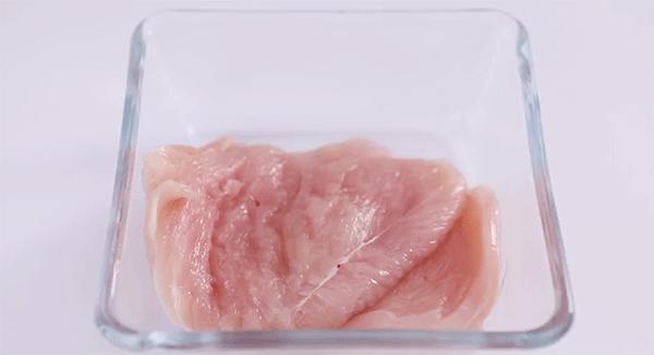 在家自制香酥炸鸡排，金黄酥脆，外酥里嫩，比吃肯德基还过瘾