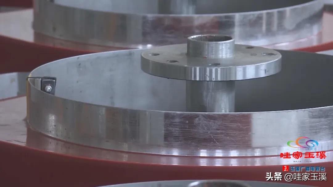 百名劳动者畅谈百年丨余飞：从绕线工到变压器专家