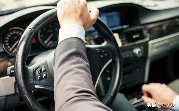 手动挡一档换二档有异响,手动挡一挡换二挡有顿挫感