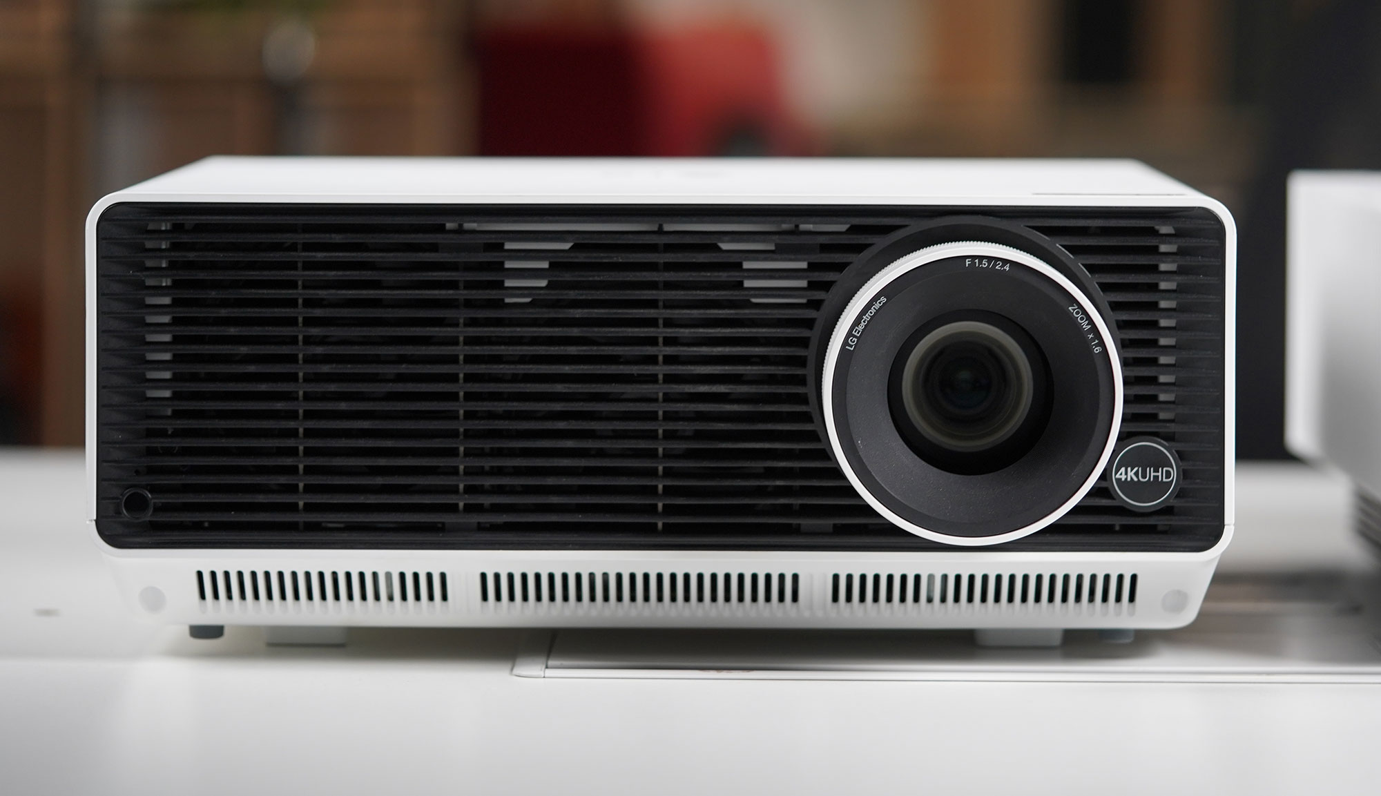 lg投影仪5000流明以上,投200寸需要多少流明投影仪