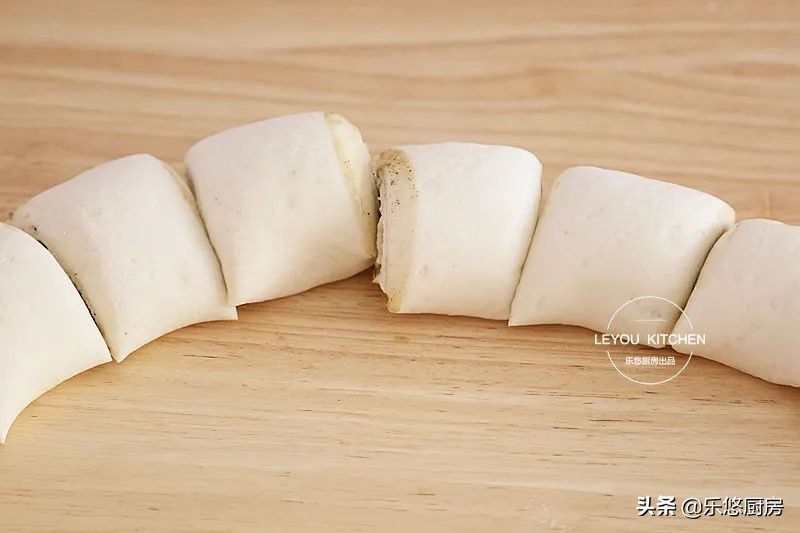 一斤面粉可以做几个油酥烧饼,1斤面粉可以做多少个饼