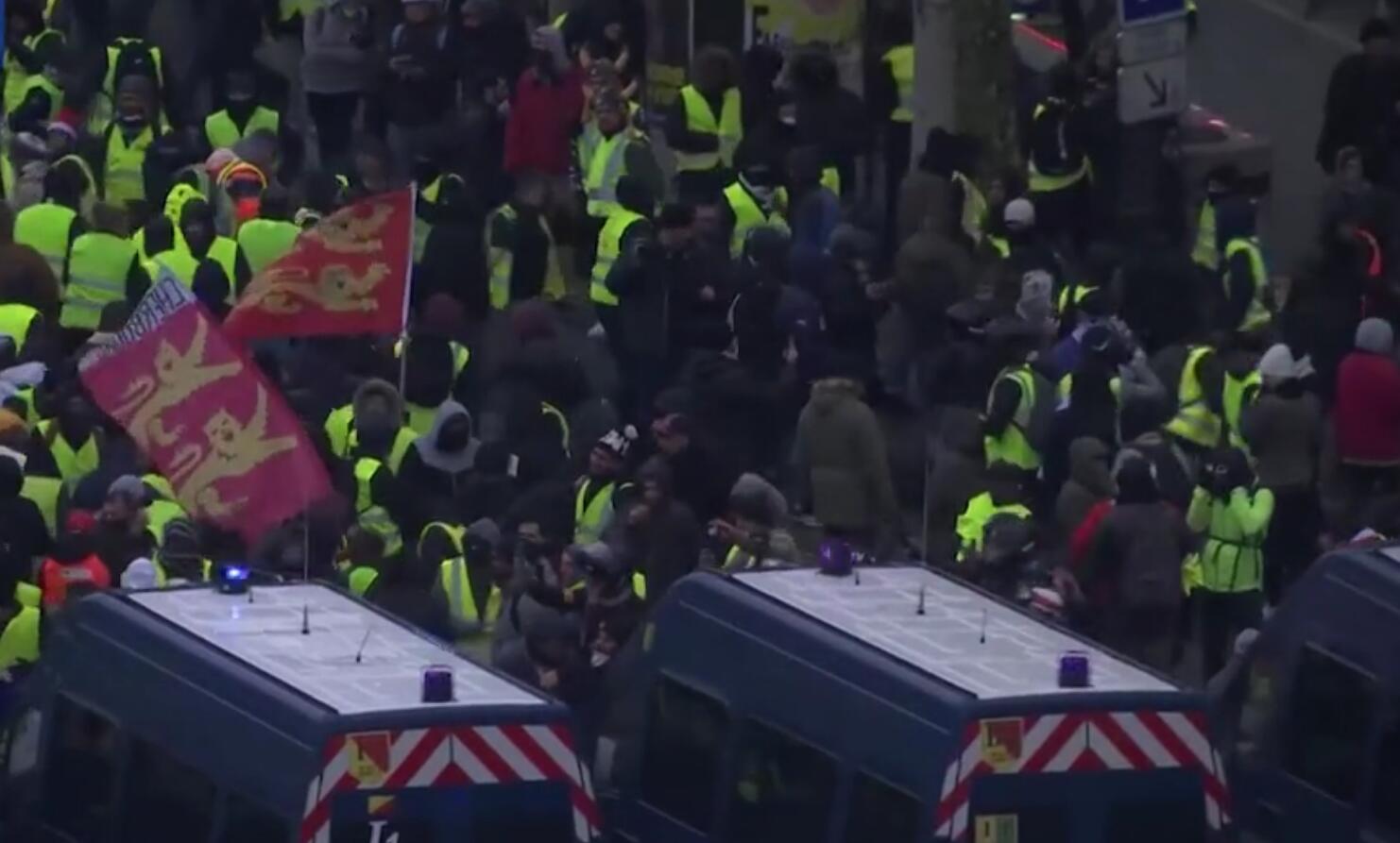 法国部队为应对“黄马甲”或使用有争议*器武**？高密度粉末威力巨大