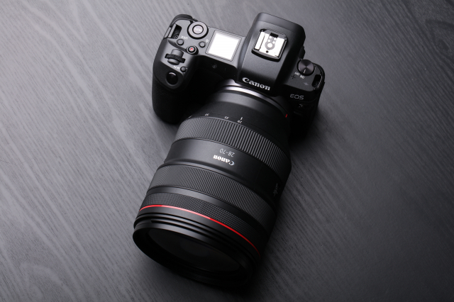 佳能rf70200f2.8和f4哪个好,佳能rf15-35f2.8测评