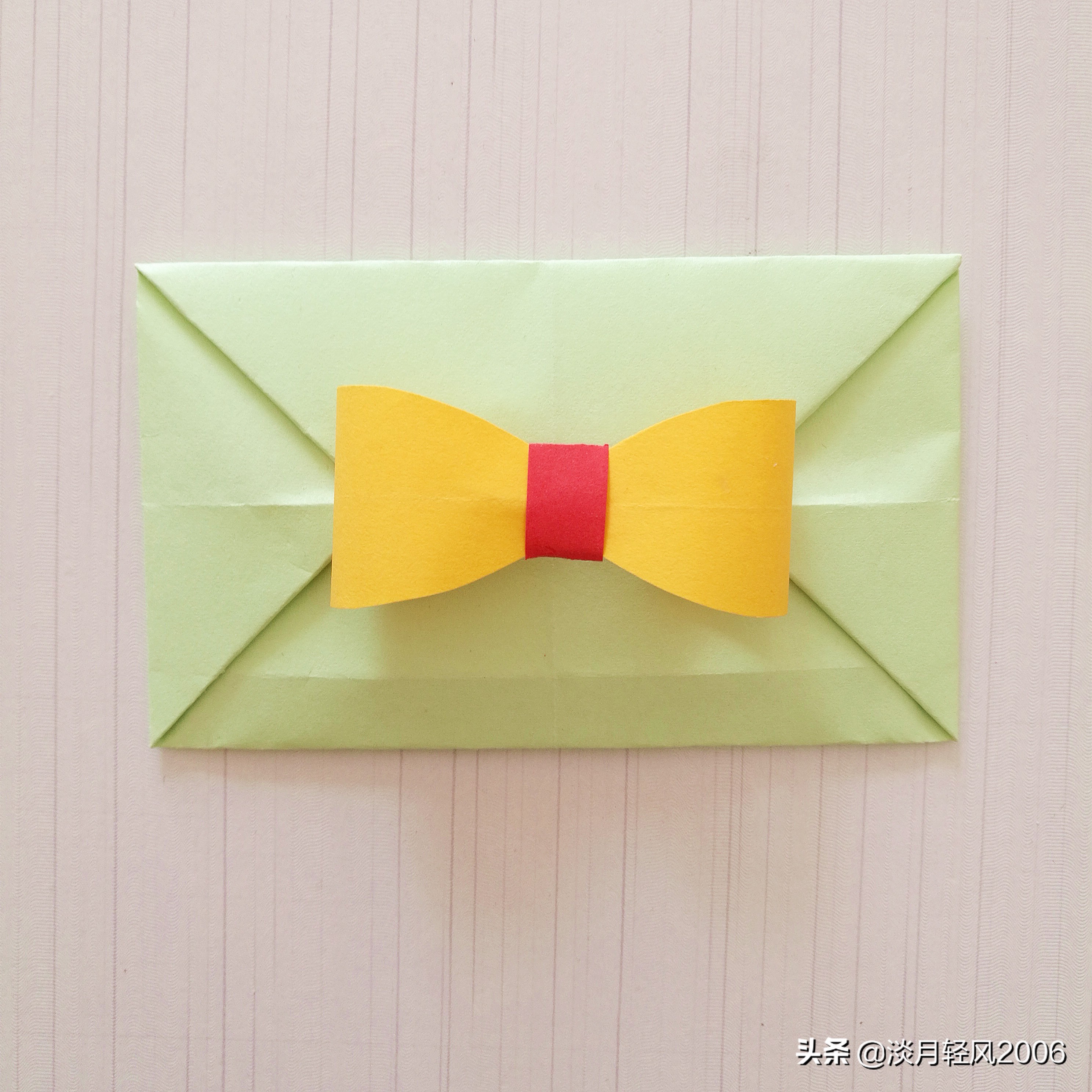 幼儿园手工折纸信封超简单,用正方形折纸做信封