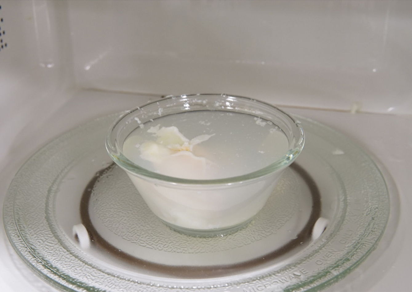 水波蛋｜微波炉水波蛋流心滑溜溜，45秒完成不爆炸关键是这样做