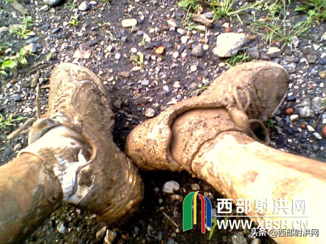 2008年汶川地震记者现场报道,2008年汶川地震伤感视频