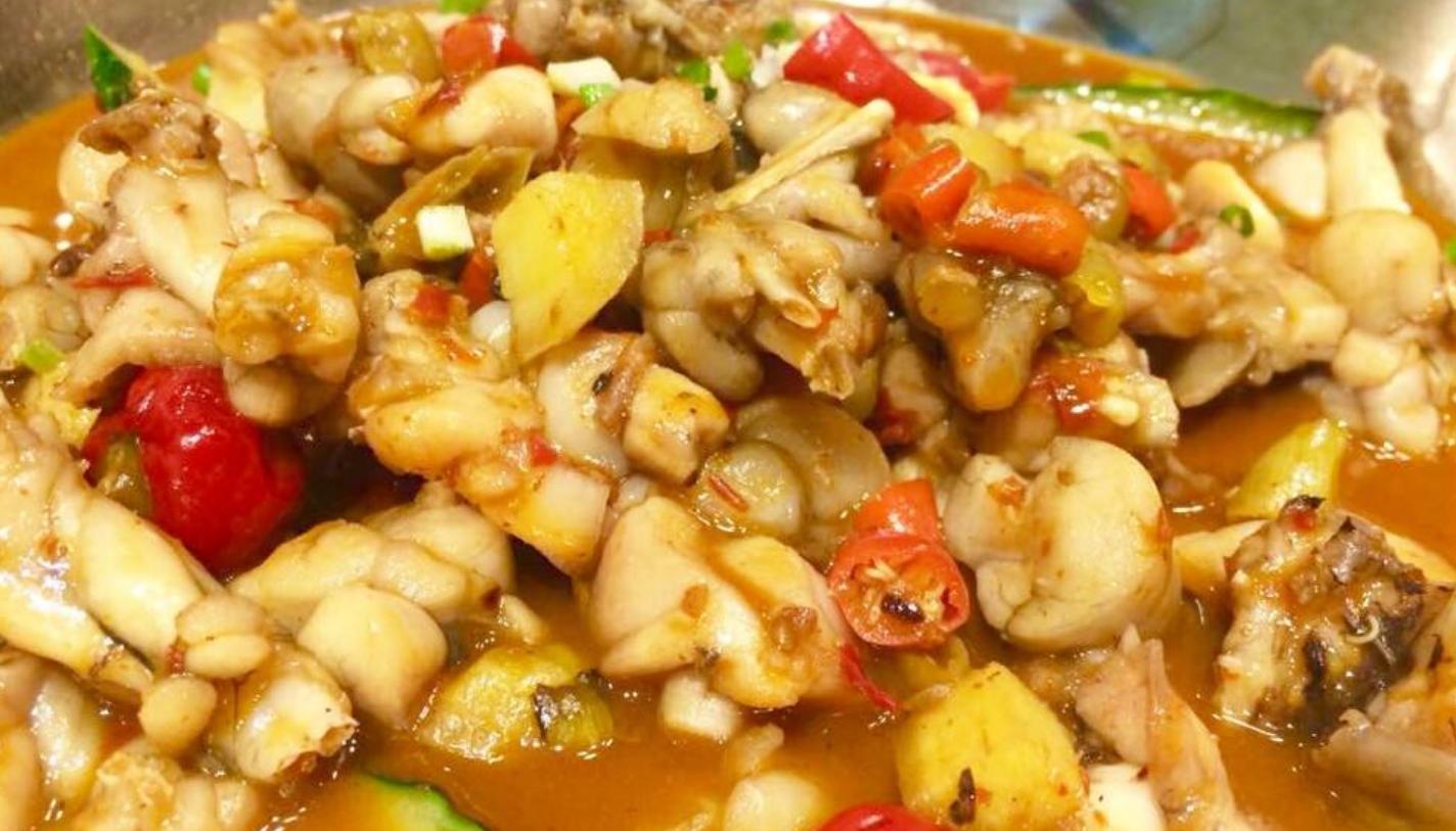 爆炒牛蛙真的绝了下酒下饭的好菜,酸菜炒牛蛙酸辣开胃下饭太香了