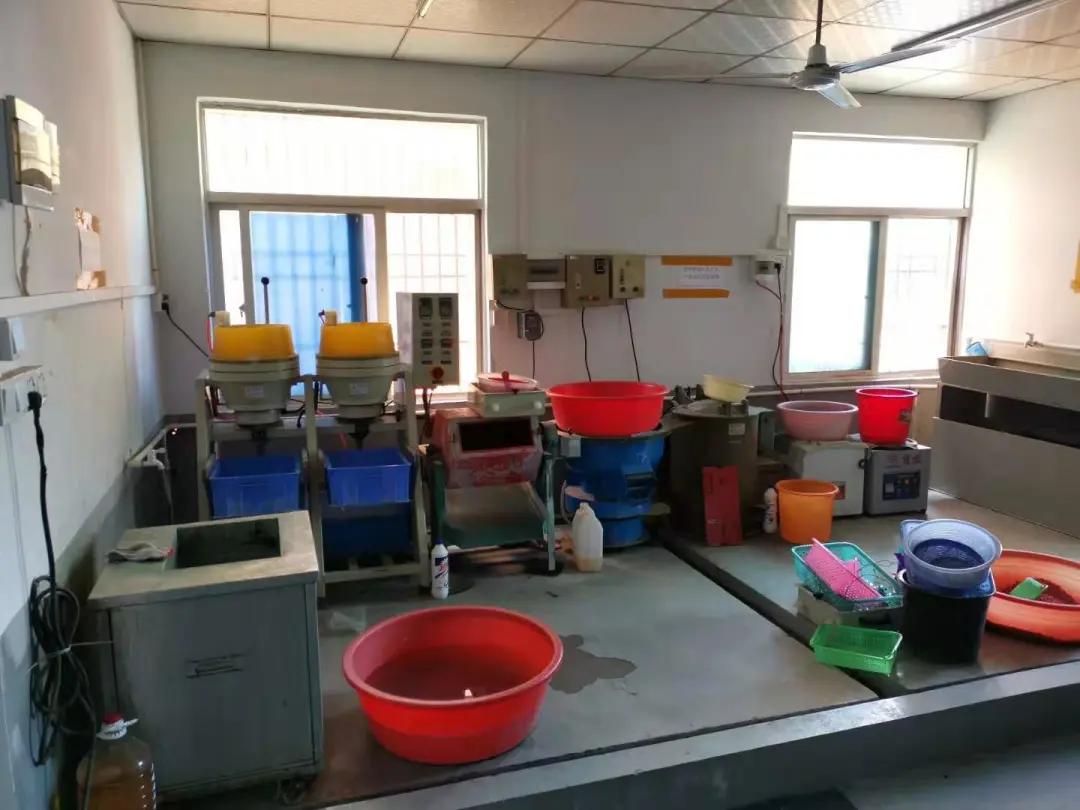 微信、闲鱼上“闪闪动人”的名牌首饰,其实是……