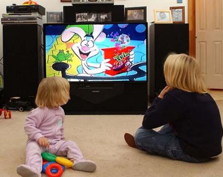 “妈！人从电视里钻出来了”宝妈以为女儿开玩笑，几天后发现蹊跷