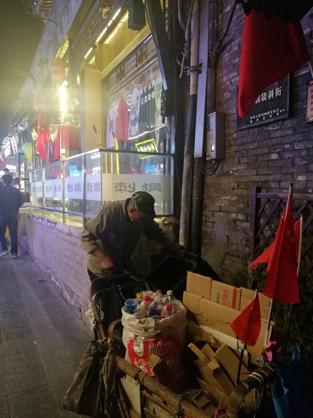 评北京烟袋斜街的商业化发展:街道比较短,商业的成熟度比较高