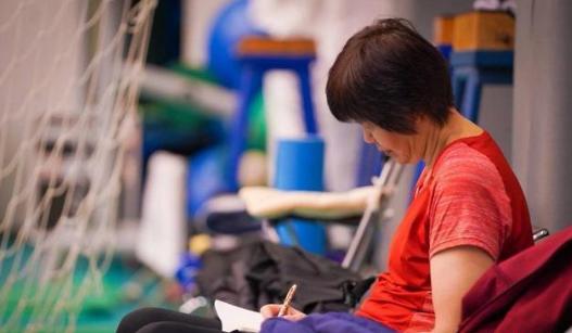 郎平谈中国女排0-3惨败,郎平最后一局两分钟疯狂换人