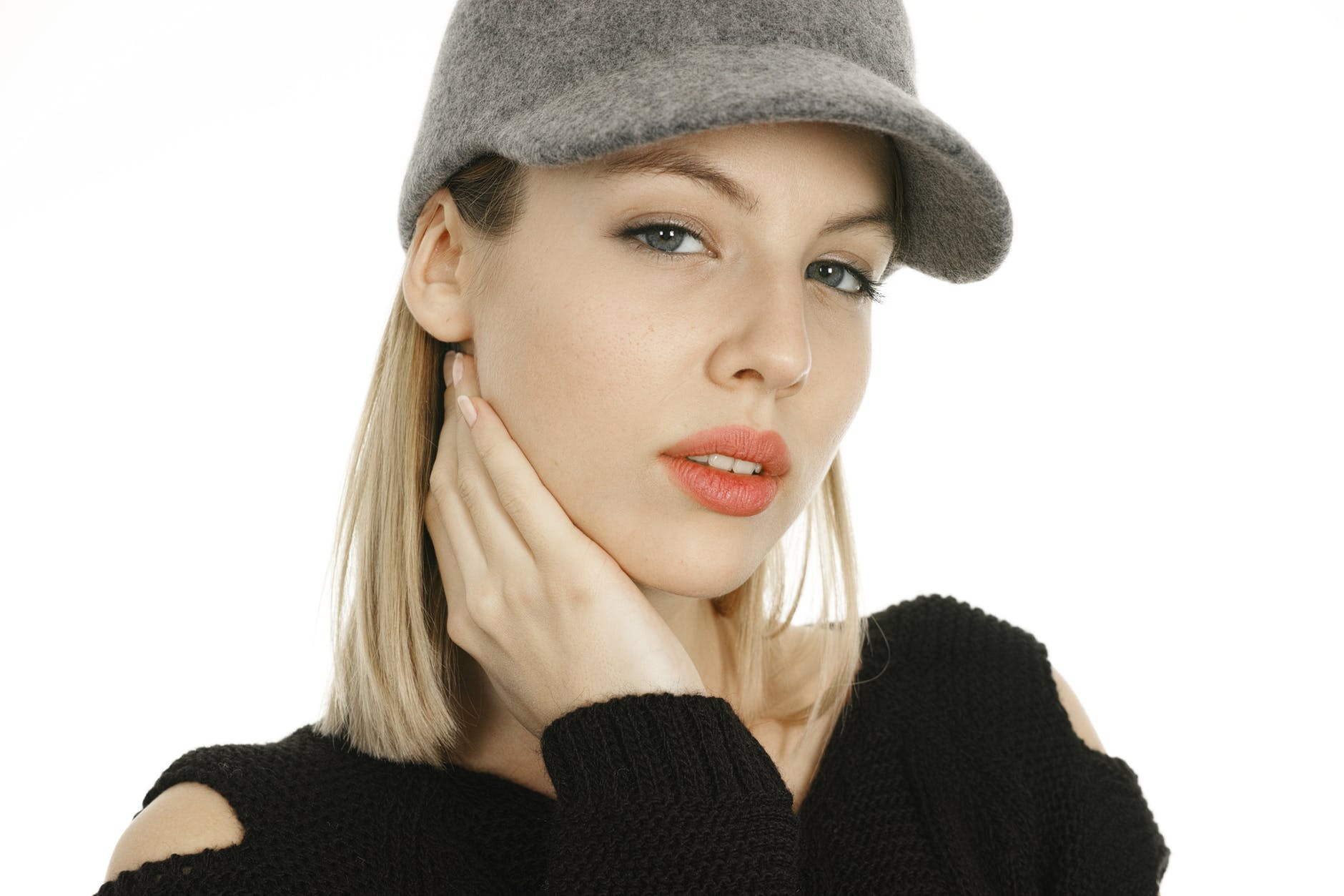 微信聊天总感觉女人故意装高冷,女生聊天对你总是爱答不理