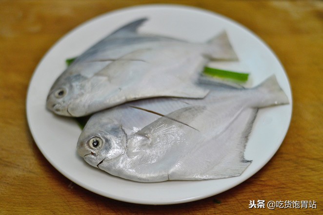 鲳鱼的最佳吃法清蒸鲳鱼,清蒸鲳鱼用最简单的方法做出来