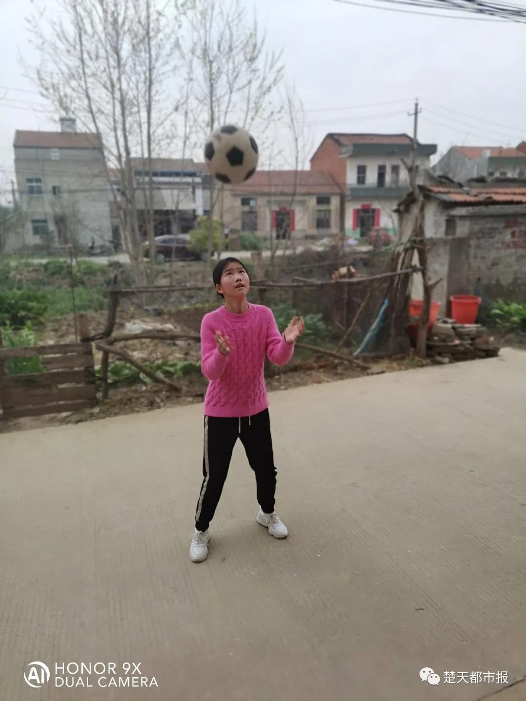 妗堟澘涓嬩笂缃戣,妗堟澘涓嬩笂缃戣鐨勫皬濂冲