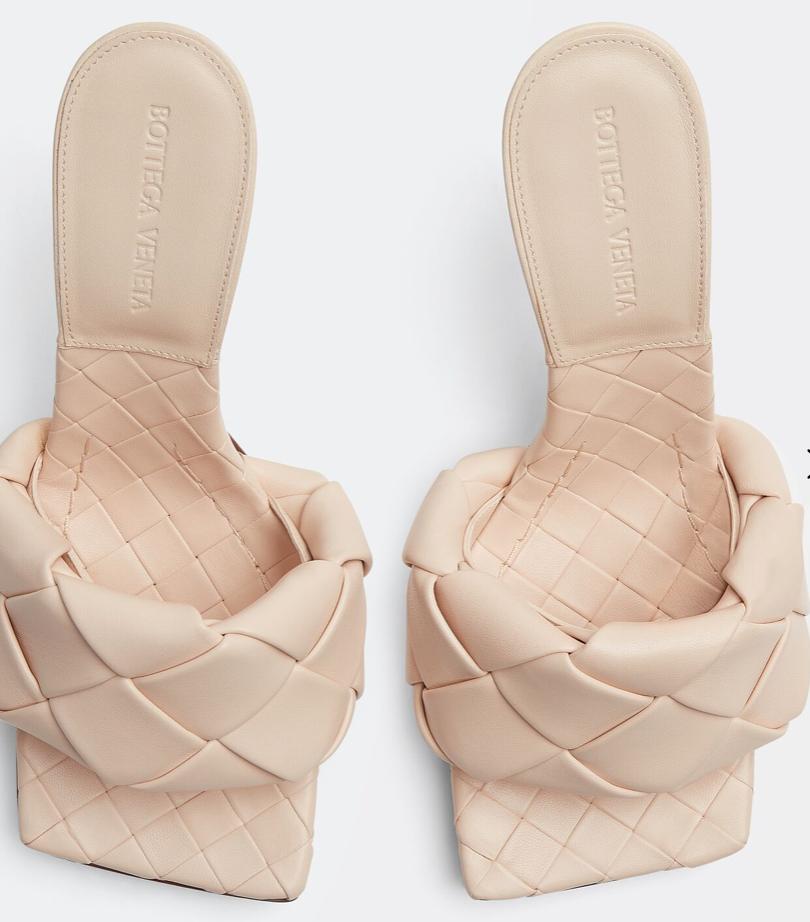 今年的时髦高跟鞋,今年时尚的高跟鞋品牌叫什么