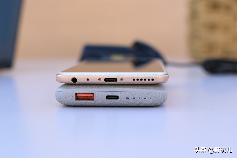 安卓手机背夹式充电宝测评,南卡无线充电宝pow-1和pow-2