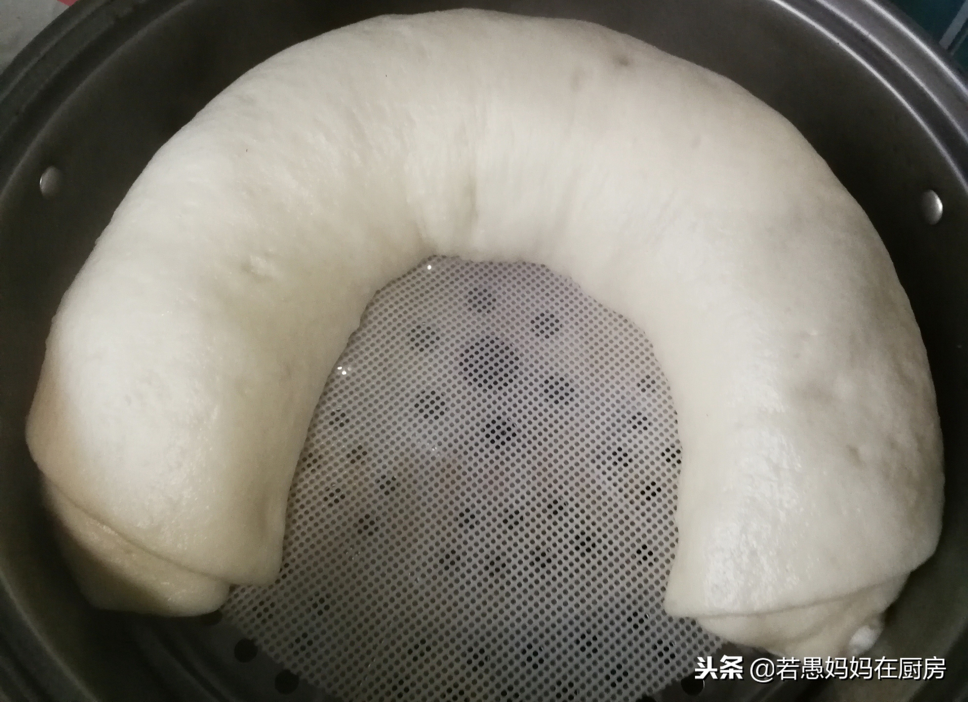 包包子的褶怎么做,包包子不粘手怎么做