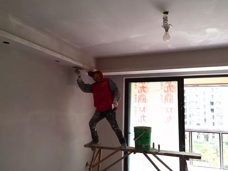 装修腻子怎么刮,自己在家怎么给墙面批腻子