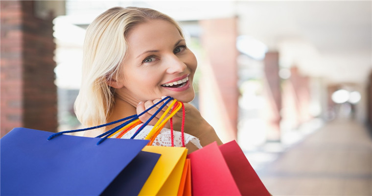 美国人每年购买65件服装,美国人买二手服装