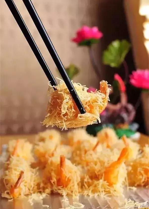 小米虾球创意菜品,金丝沙拉虾球的菜品特点