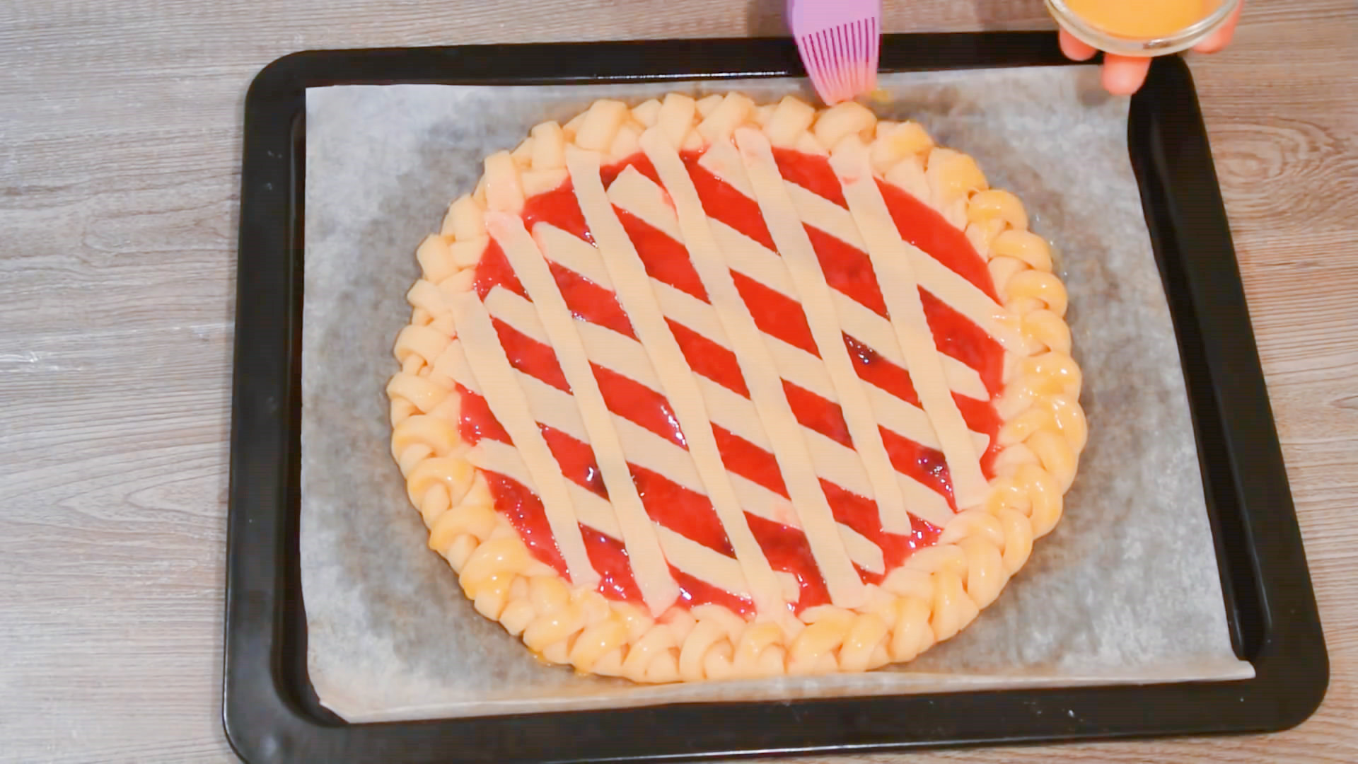 宁波草莓真便宜，花5元买了盆，做成草莓派，又香又脆太美味