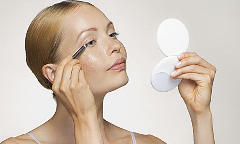 适合近视眼的眼线笔,眼线笔的挑选方法