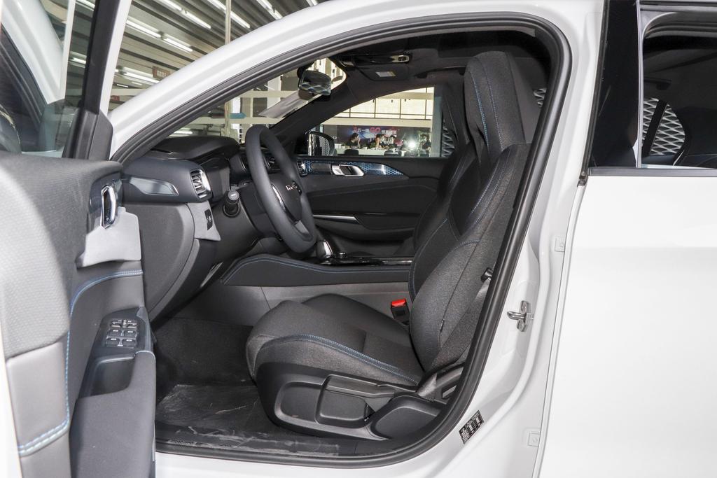 不花钱车玻璃轻微划痕修复小绝招,车玻璃有划痕用牙膏能擦掉吗