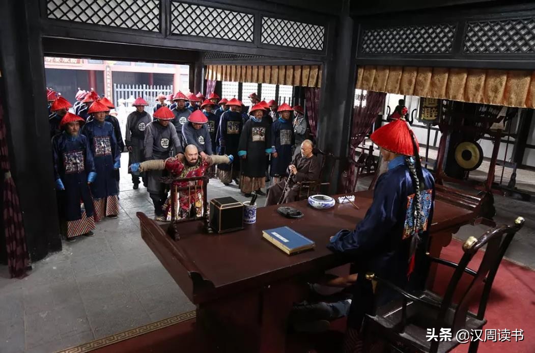 大清*场官**,也是你一个强盗能闯的?