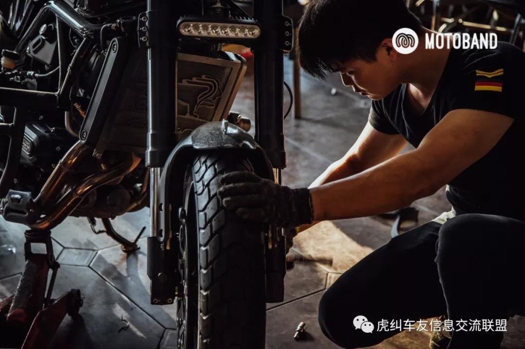 贝纳利幼狮500辐条轮爆胎,贝纳利幼狮500公路版改牌照架