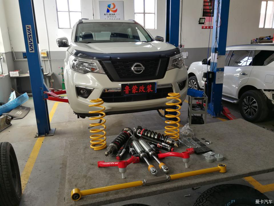 途达2021款2.5t柴油版越野视频,2021款途达四驱七座越野视频