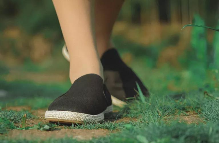 老北京布鞋穿起来真舒服,中国人穿的老布鞋