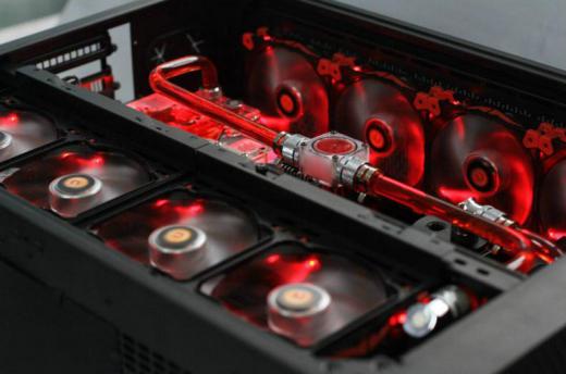 电脑水冷散热酷炫又实用，却为何难以普及？